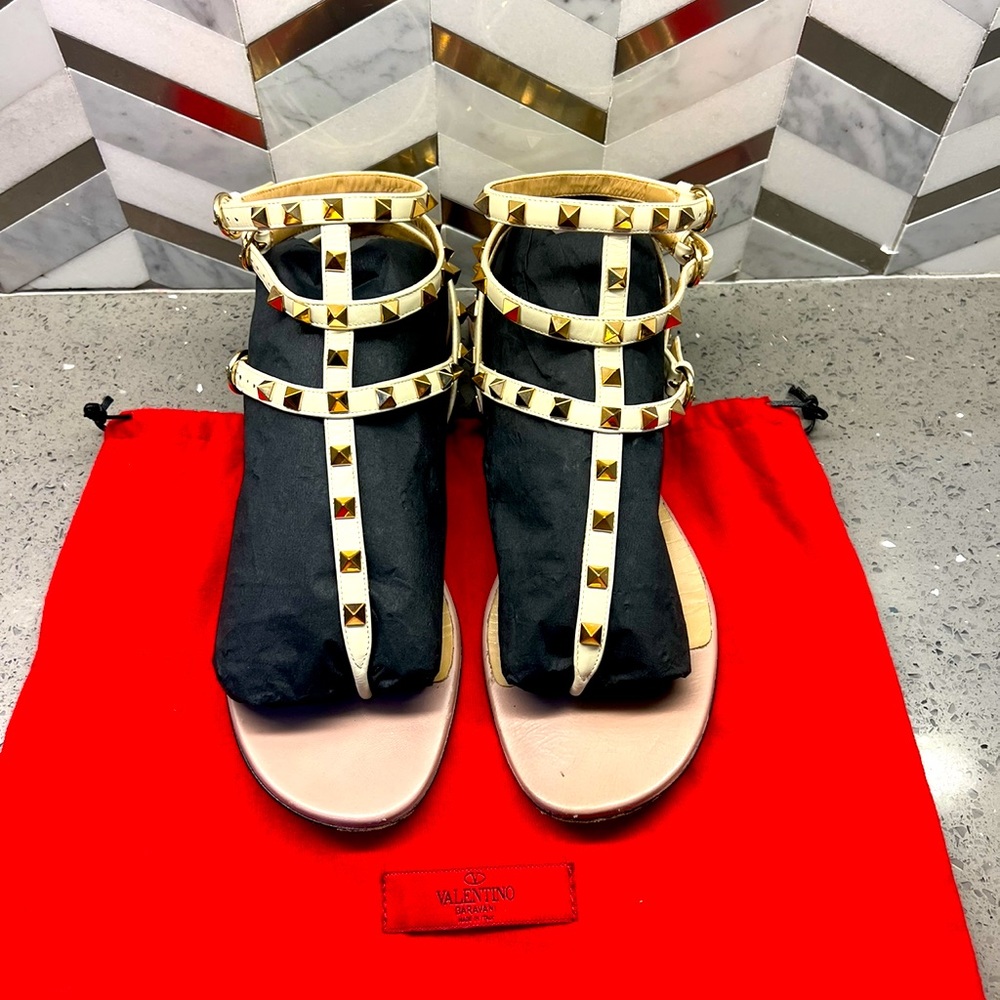 Gladiator ROCKSTUD CALFSKIN FLAT FLIP-FLOP SANDAL